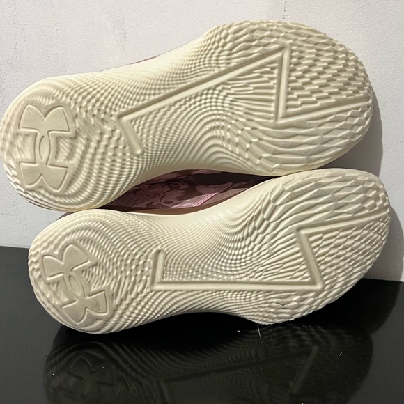 Curry Brand Fox 1 “Reign Rose” - Picture 5 of 6